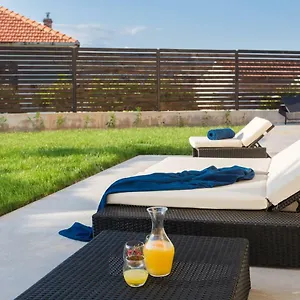  Villa Salt - 10 People, Heated Pool, Trogir, Near & Split Airport Croatia